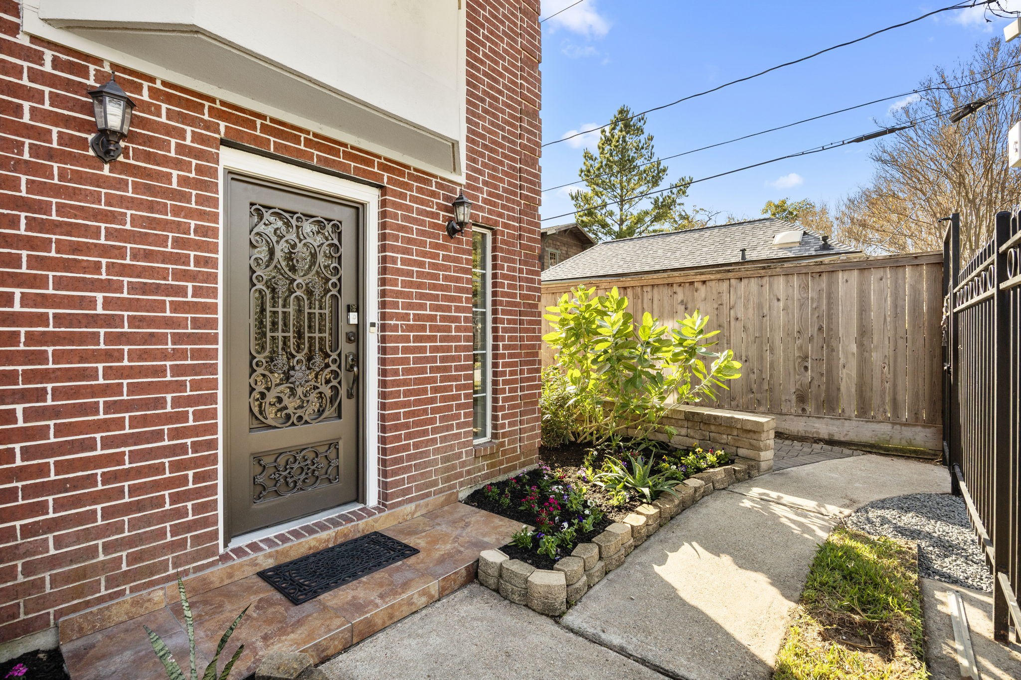 609 Gardner Street Houston, TX 77009 - Photo 2 of 34 Main entrance with custom wrought iron/glass door welcomes you.