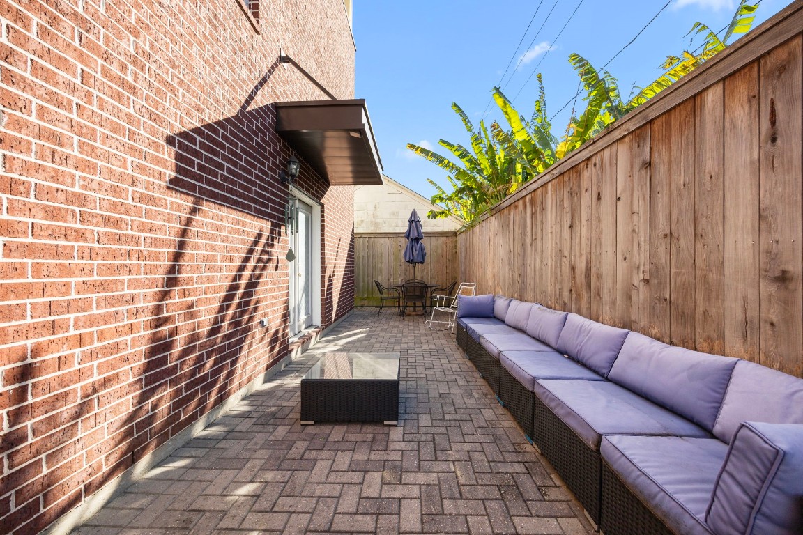 609 Gardner Street Houston, TX 77009 - Photo 30 of 34 Alternate view of the 1st floor yard/patio - plenty of space to entertain! The pavers continue around to the rear of the property creating a low maintenance outdoor space.