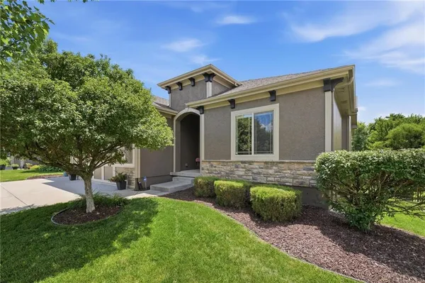 $625,000 | 404 Southeast Mill Creek Drive, Lee's Summit, MO 64063
