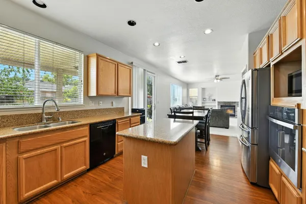 $725,000 | 9452 Lyndley Plaza Way, Elk Grove, CA 95624