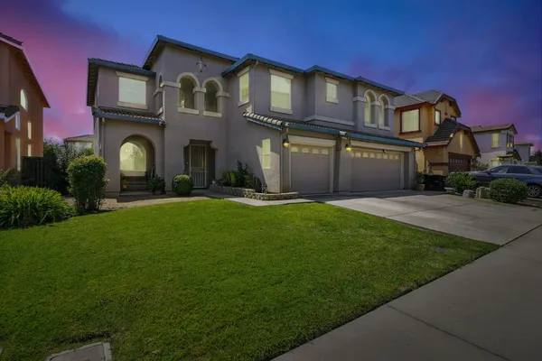 $725,000 | 9452 Lyndley Plaza Way, Elk Grove, CA 95624