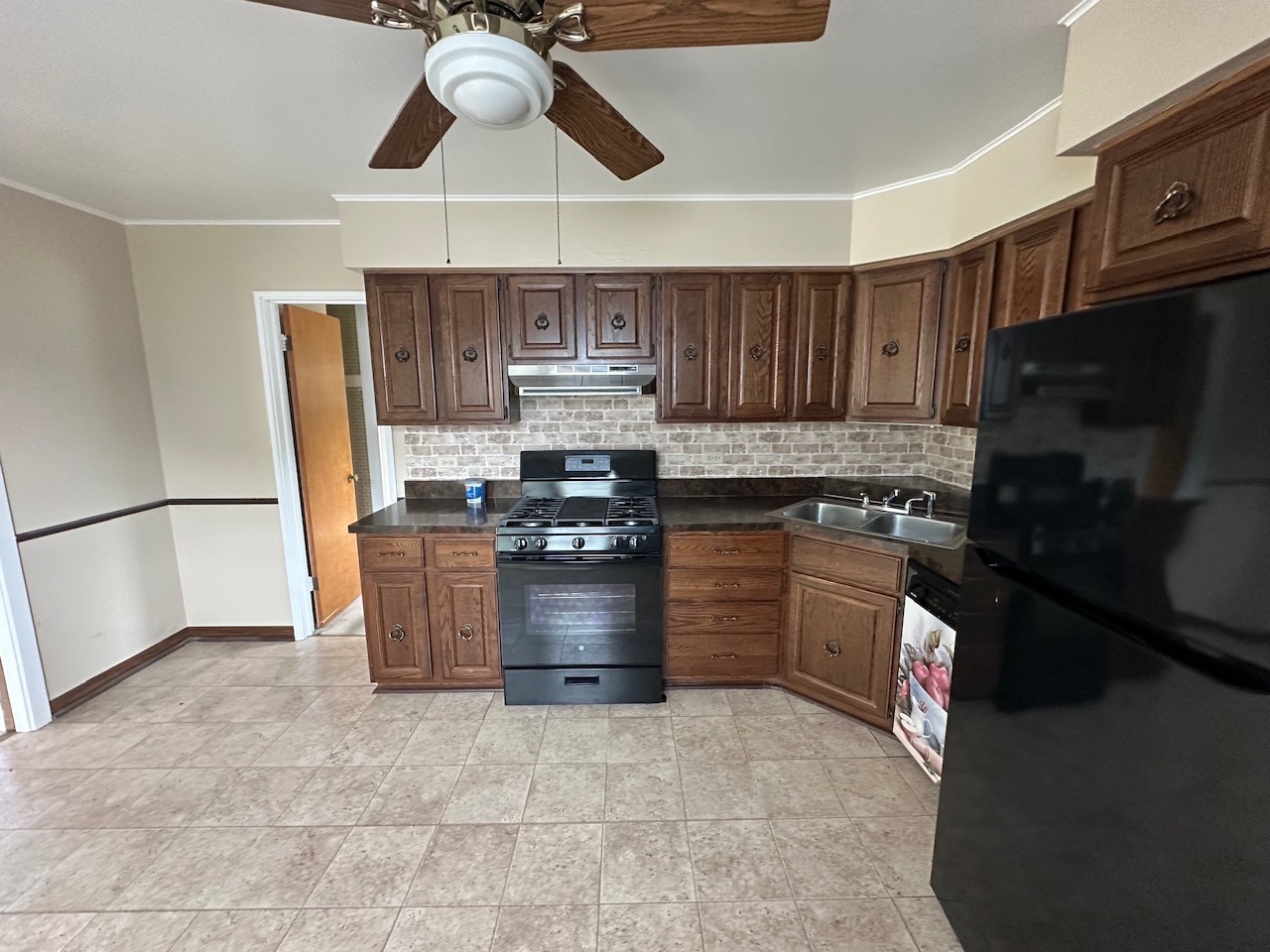 2402 Rohlwing Road Rolling Meadows, IL 60008 - Photo 5 of 12 Gallery Image 5