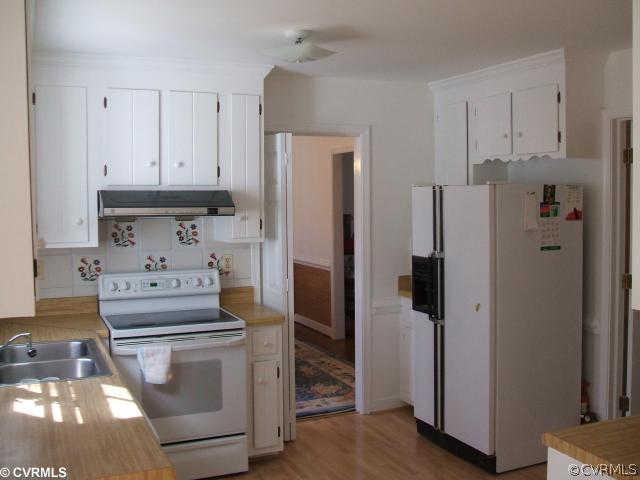 923 Castle Hollow Road Midlothian, VA 23114 - Photo 3 of 12 a kitchen with stainless steel appliances a refrigerator a stove and white cabinets