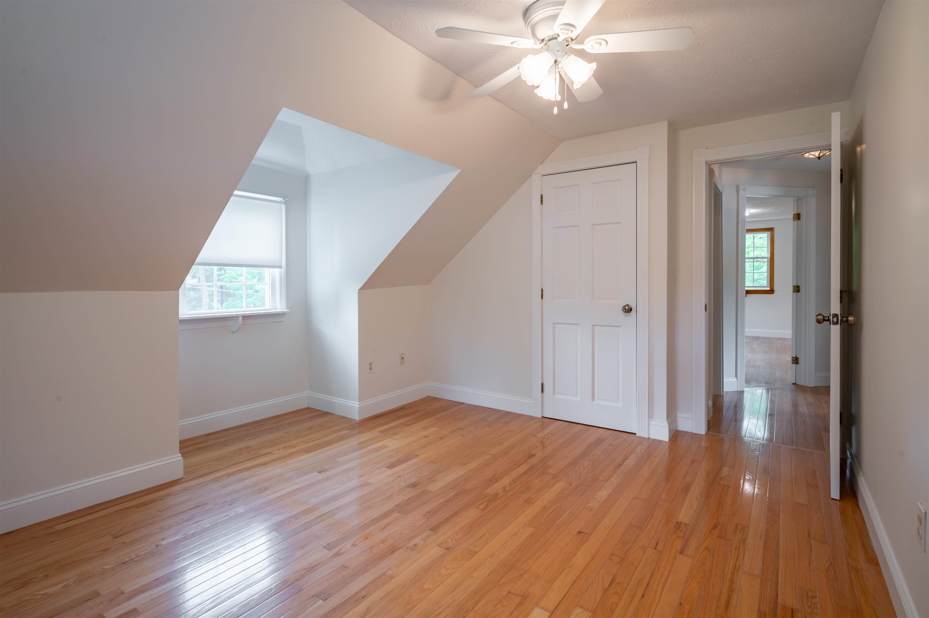 192 Searles Road Nashua, NH 03062 - Photo 16 of 46