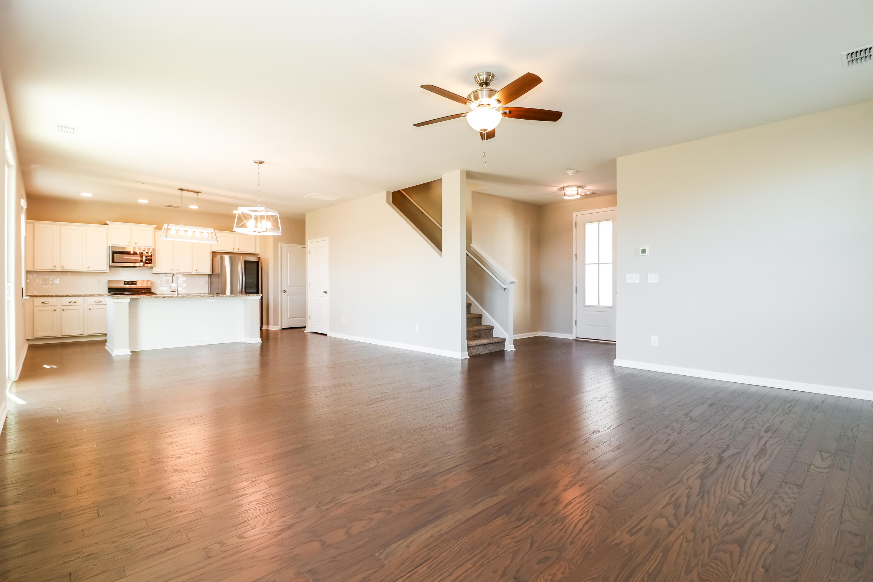 218 Rhodes Court Summerville, SC 29486 - Photo 2 of 14 1006263.218 Rhodes Court - Living Room