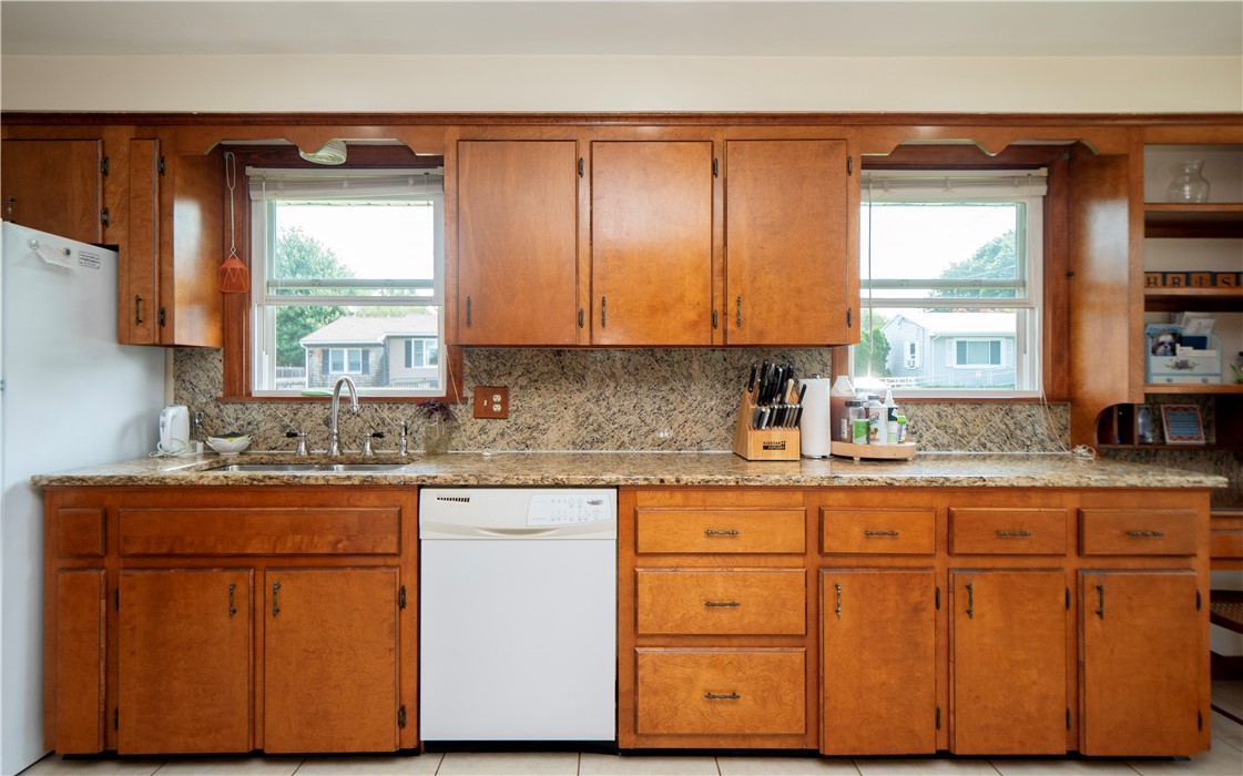 335 Mail Coach Road Portsmouth, RI 02871 - Photo 12 of 46