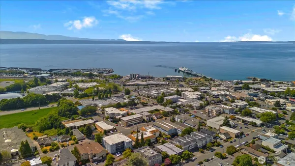 $750,000 | 233 3rd Avenue South, Unit 203, Edmonds, WA 98020