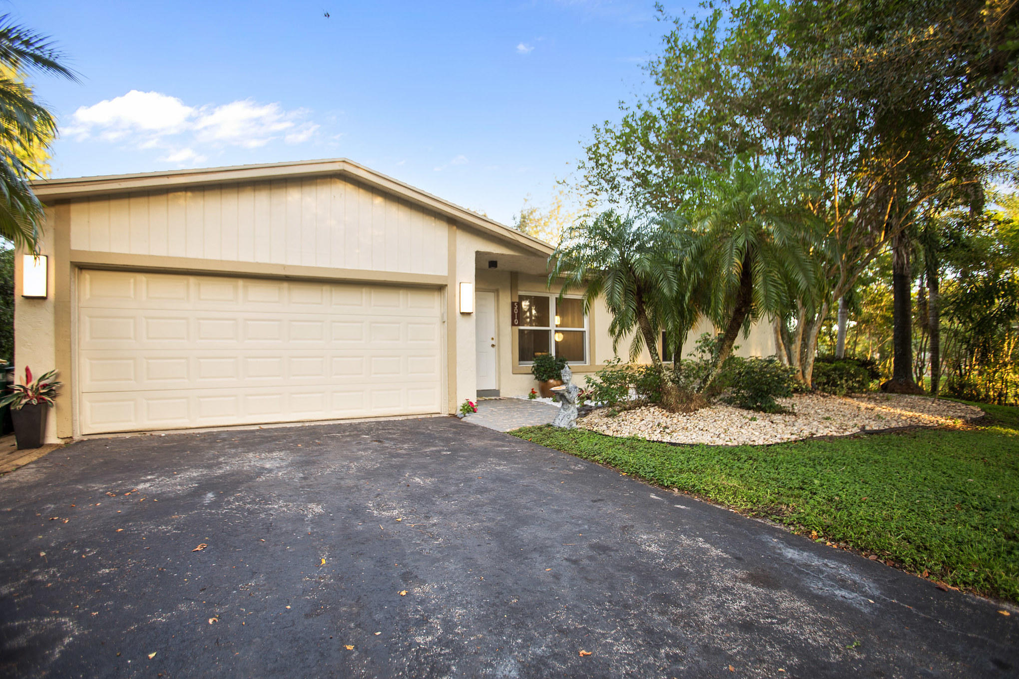 5010 Southwest 199th Avenue Southwest Ranches, FL 33332 - Photo 28 of 29 5010_SW_199th_Ave__Southwest_Ranches__FL