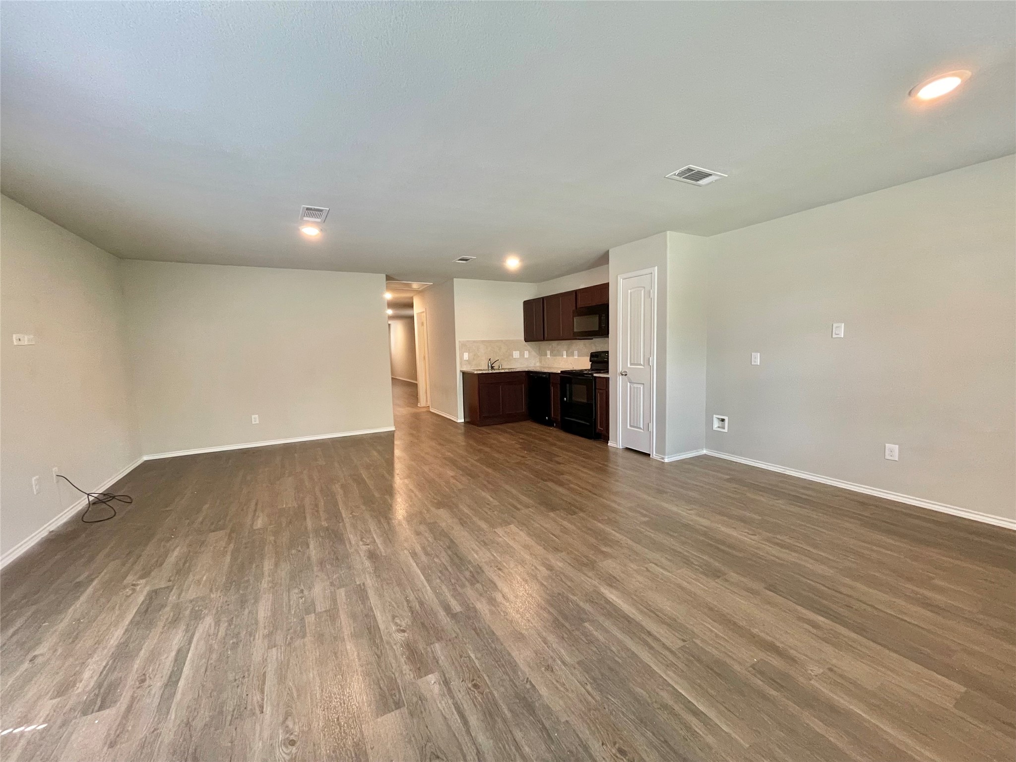 126 East Ash Street Angleton, TX 77515 - Photo 3 of 17