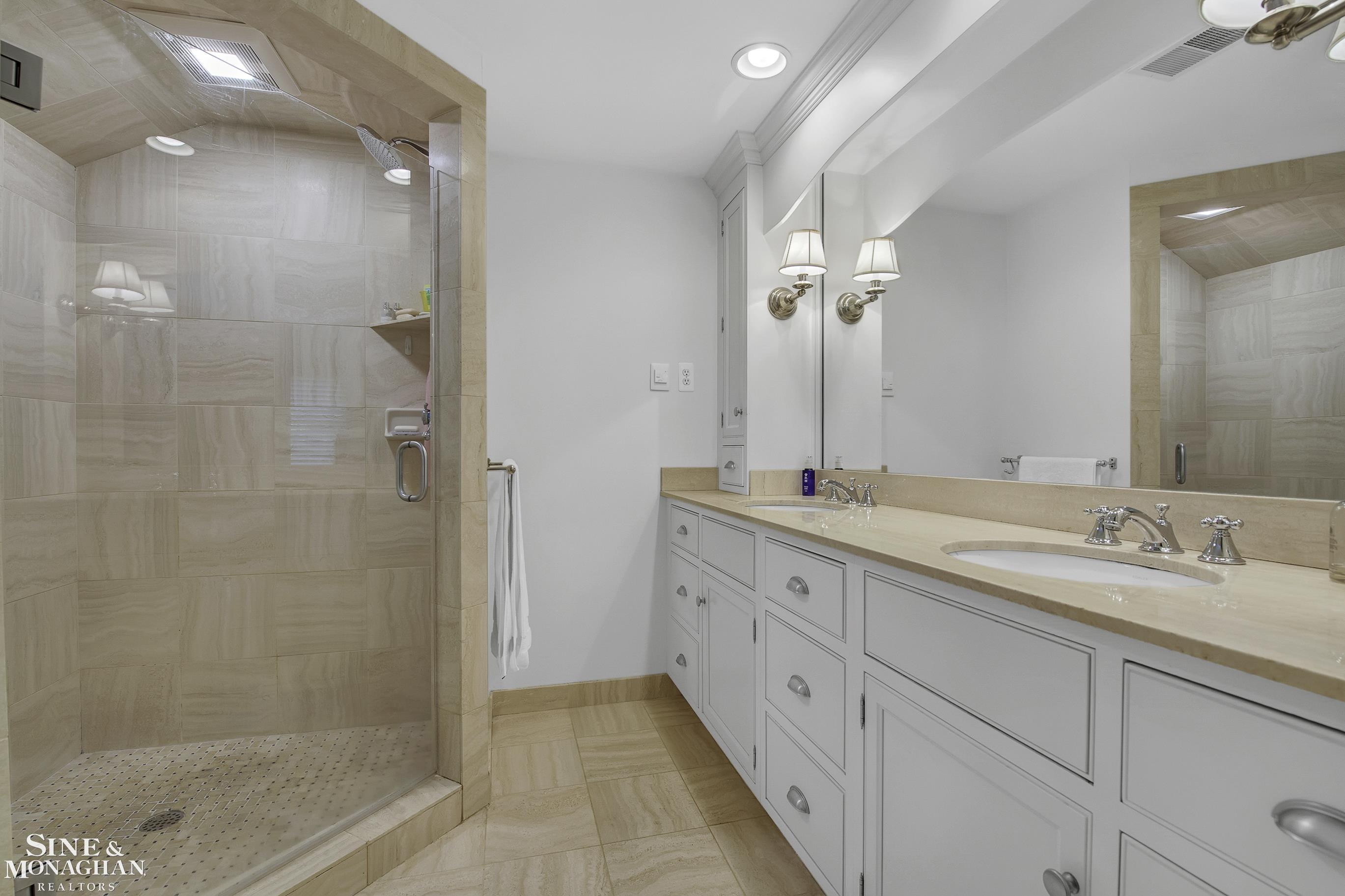 1042 Bishop Road Grosse Pointe, MI 48230 - Photo 27 of 53 50123710-26.JPG