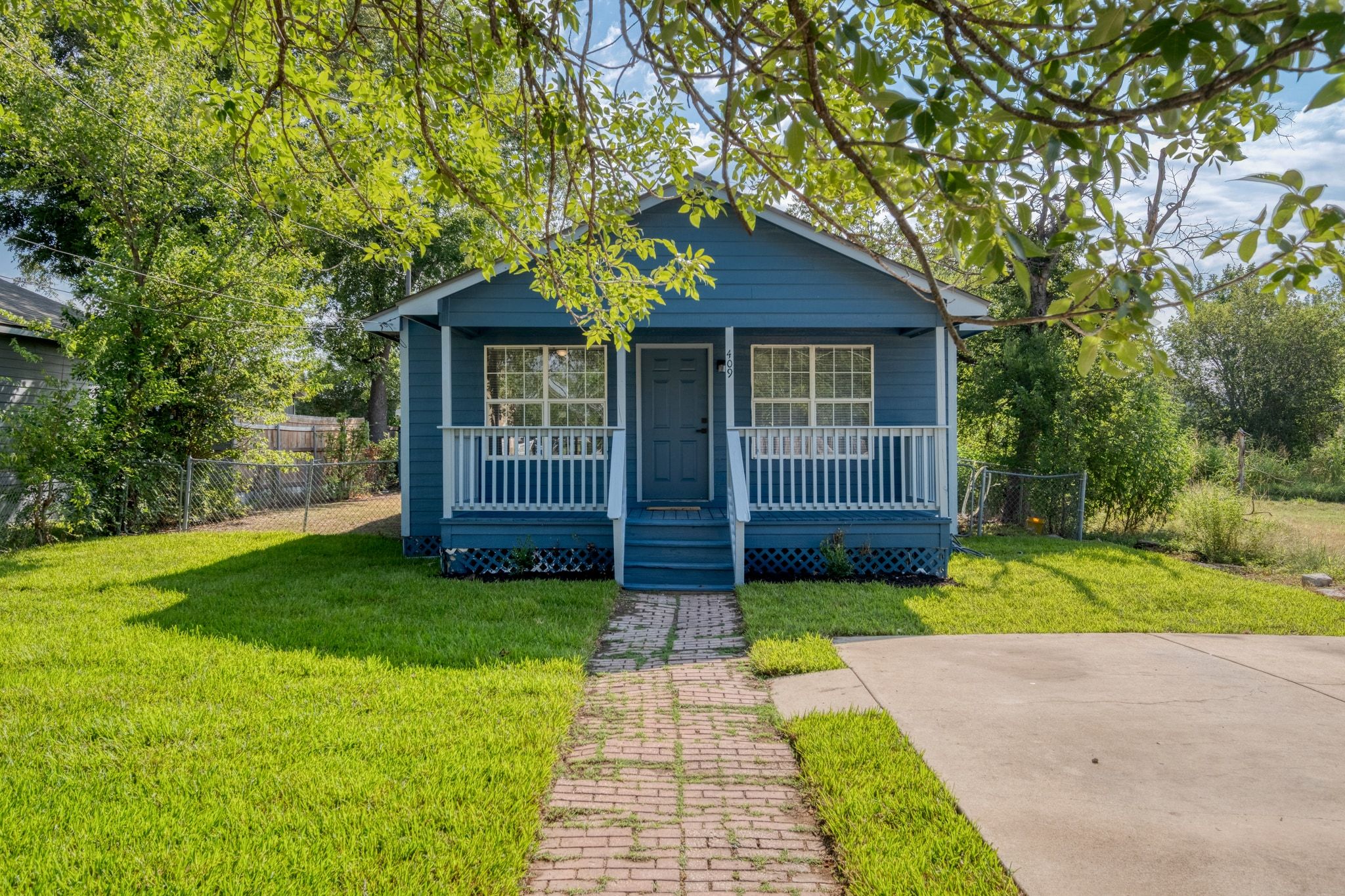 409 Talley Street Taylor, TX 76574 - Photo 4 of 27