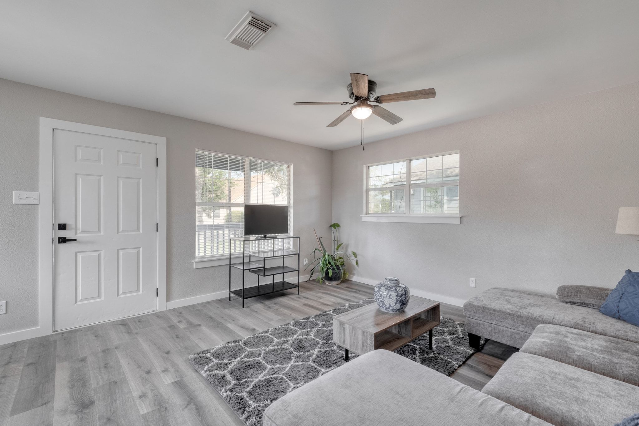 409 Talley Street Taylor, TX 76574 - Photo 8 of 27