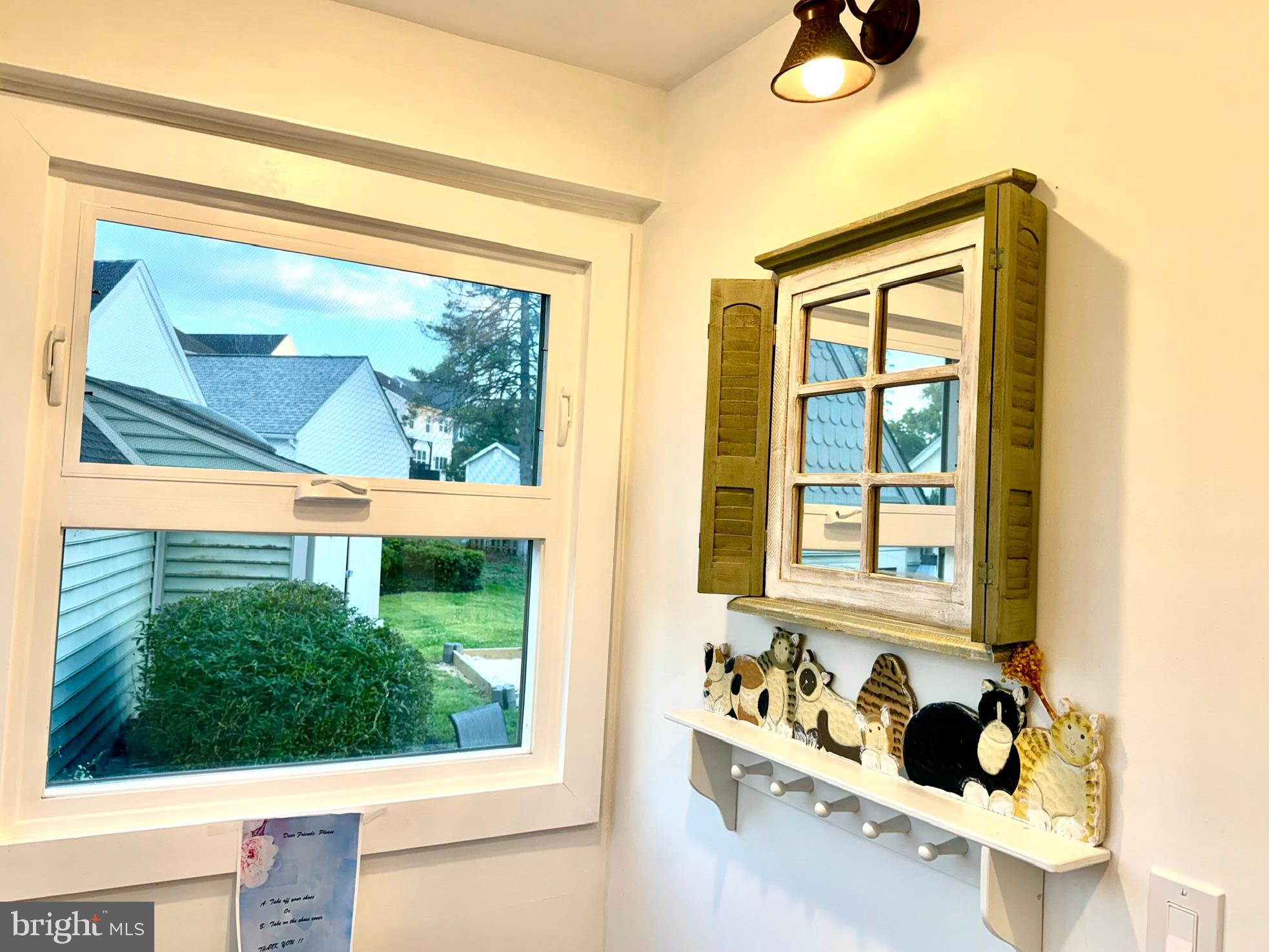 606 Valley Road Havertown, PA 19083 - Photo 23 of 46 the back entrance room