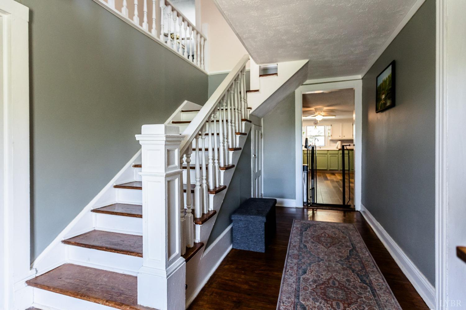 1564 Swan Road Pamplin, VA 23958 - Photo 11 of 60 a view of entryway