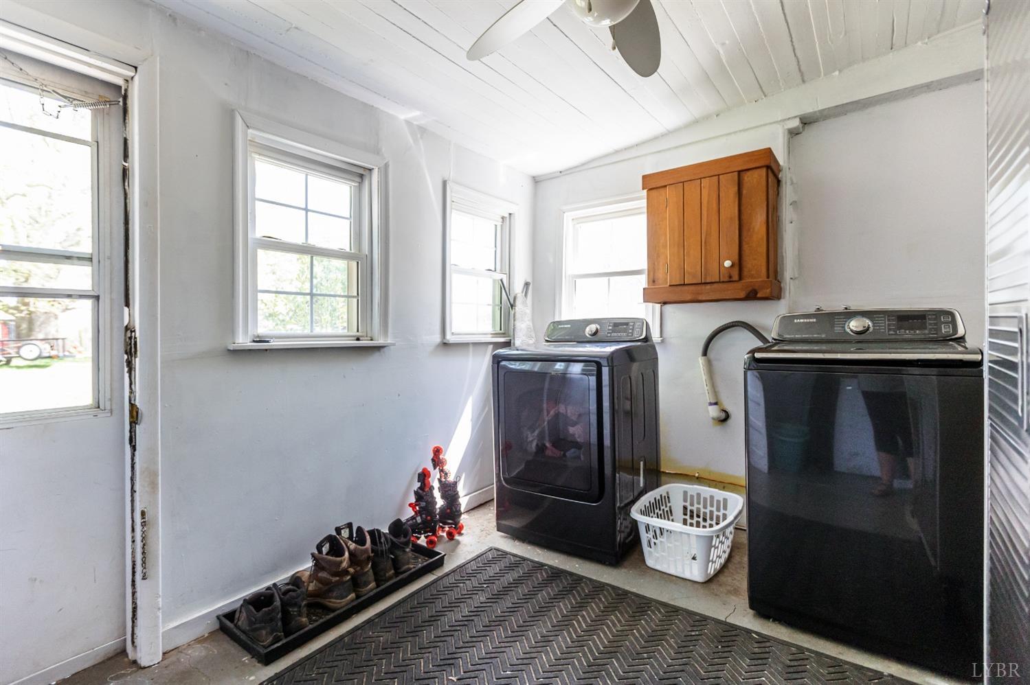 1564 Swan Road Pamplin, VA 23958 - Photo 21 of 60 a room with furniture a flat screen tv and a window