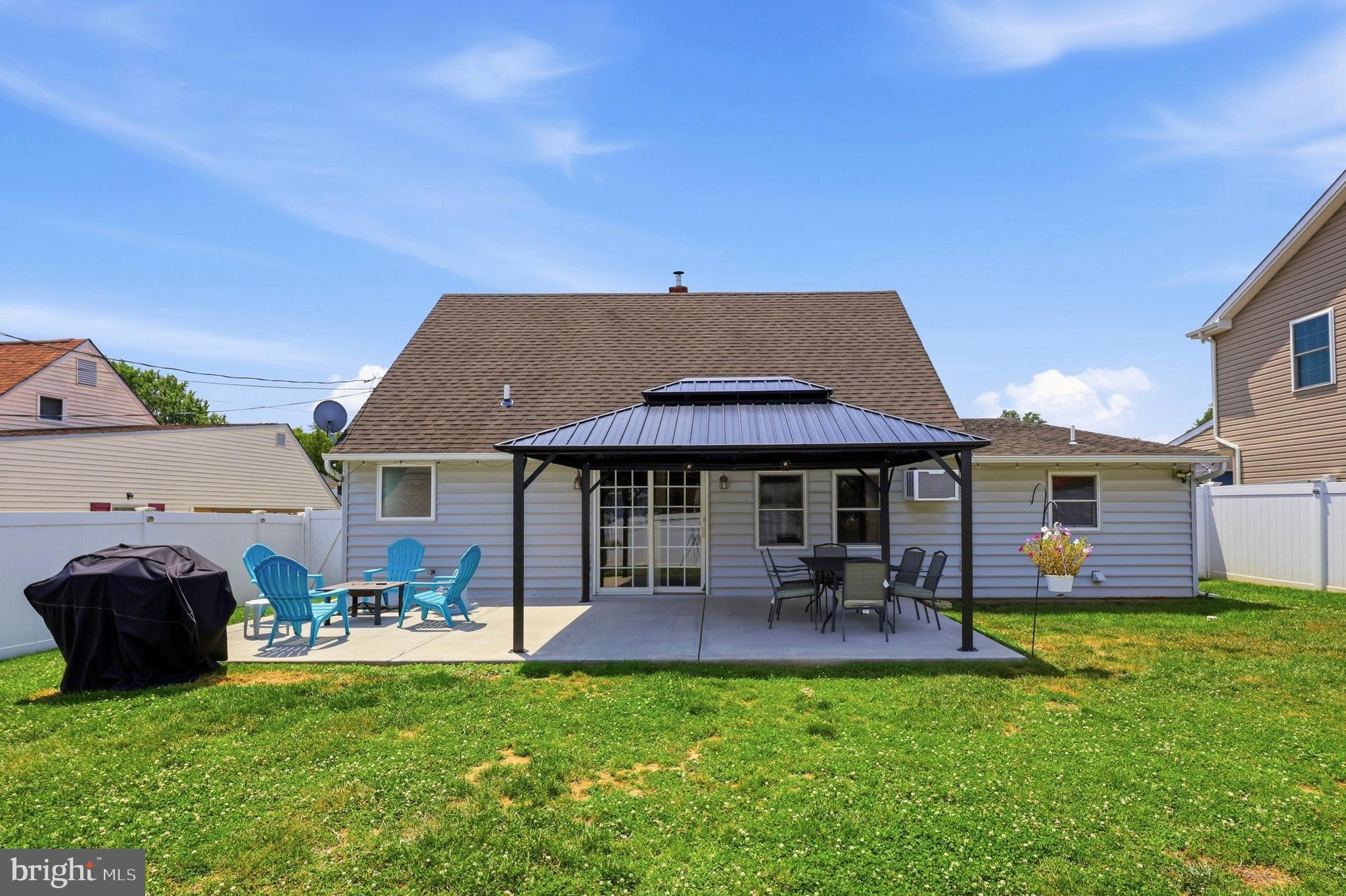 10 Granite Road Levittown, PA 19057 - Photo 24 of 27 Multiple Seating Areas