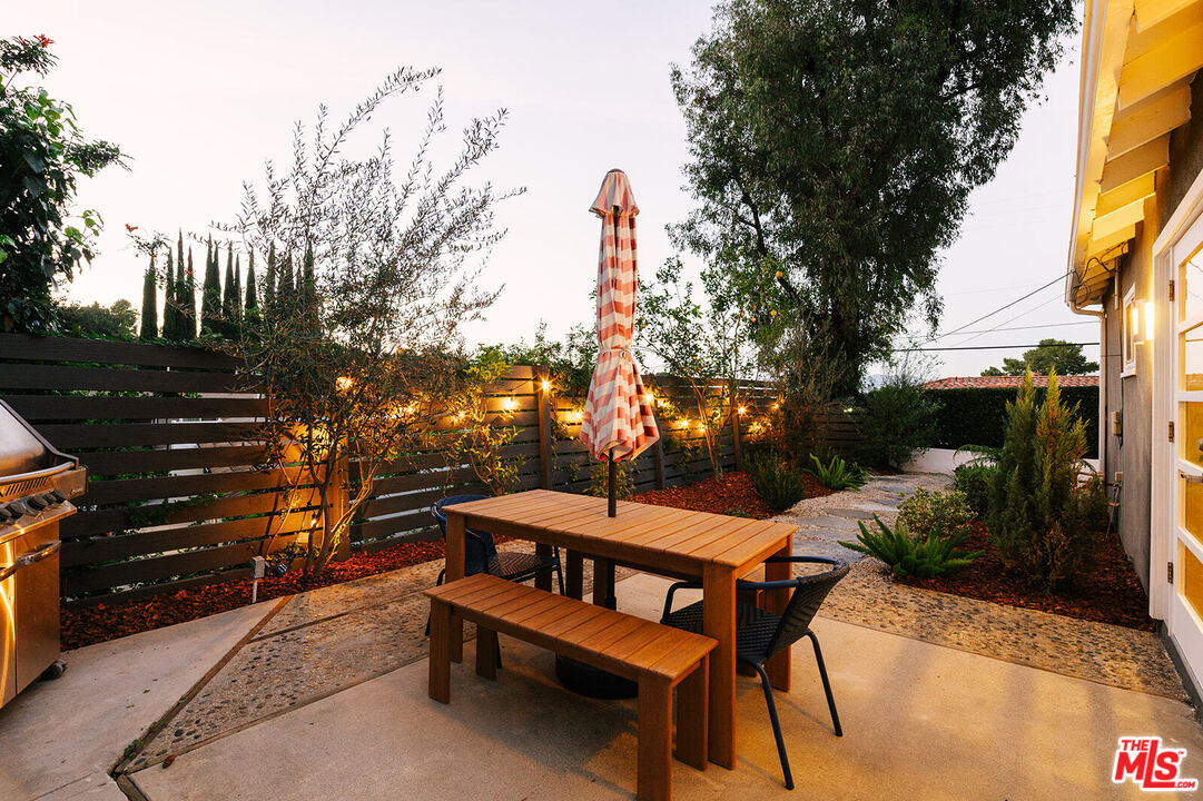 3346 Coy Drive Sherman Oaks, CA 91423 - Photo 36 of 41 a view of a bench in the patio