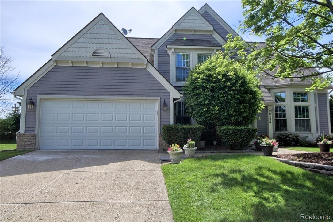 39434 Squire Road Novi, MI 48375 - Photo 1 of 24 2_Car_Garage.jpg