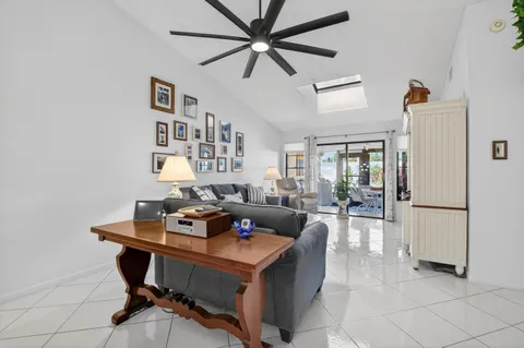 $289,000 | 5893 Sunswept Lane, Unit B, Boynton Beach, FL 33437