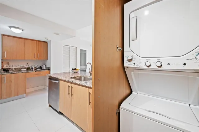 $3,900 | 10275 Collins Avenue, Unit 526, Bal Harbour, FL 33154