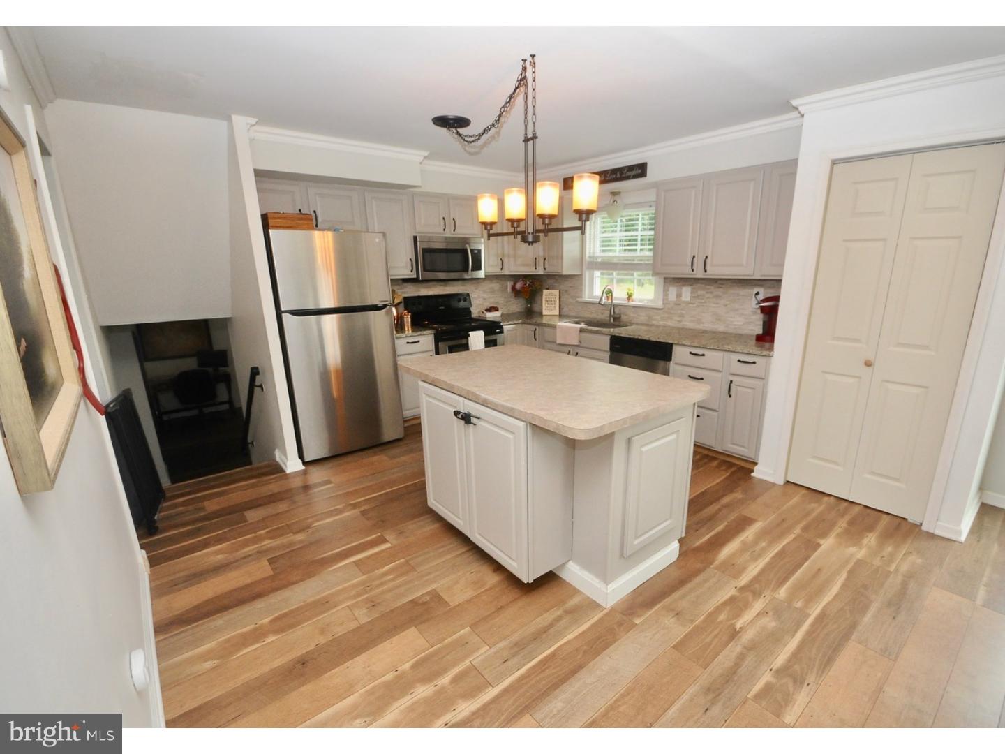 389 Breakneck Road Sewell, NJ 08080 - Photo 9 of 19 Kitchen