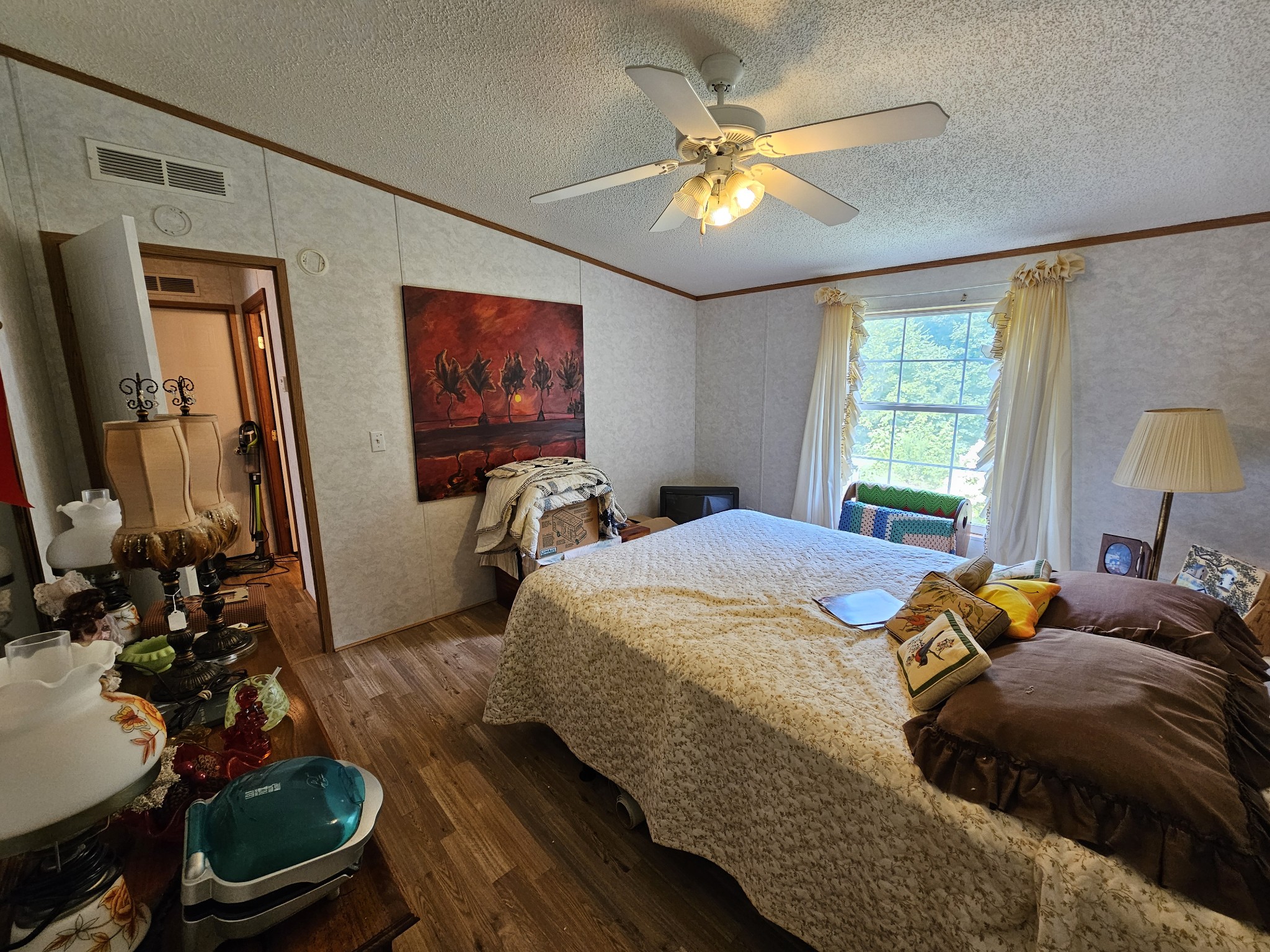5980 Coxburg Road South Sugar Tree, TN 38380 - Photo 19 of 34 Bedroom #5 12'x11'. Walk in closet 4'x6'.
