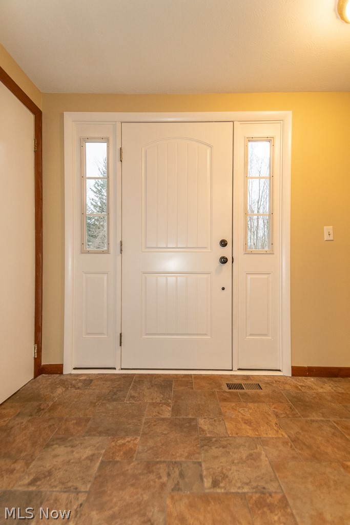 11265 Walnut Ridge Road Chesterland, OH 44026 - Photo 21 of 23 Entry