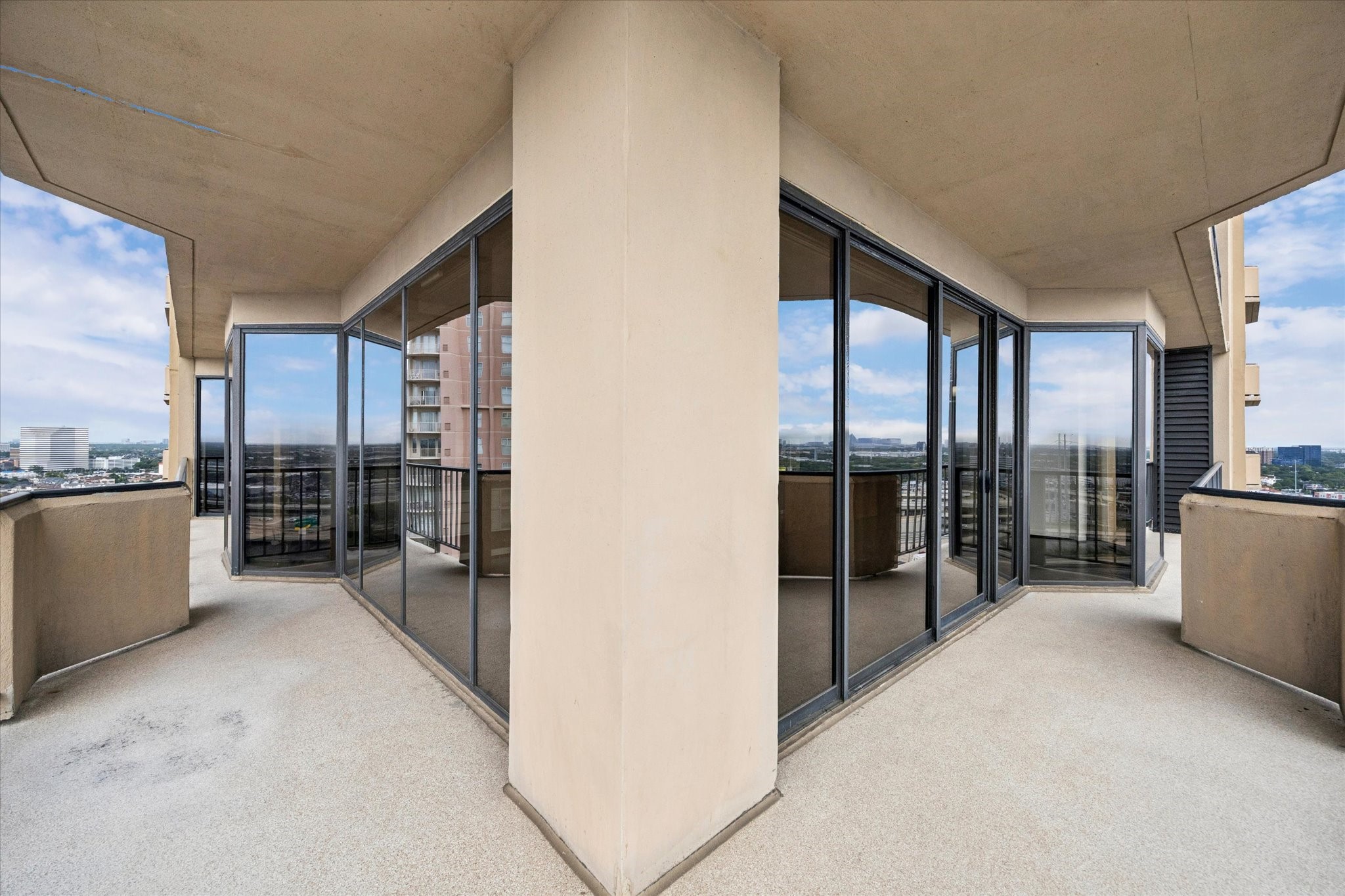 3350 McCue Road, Unit 2201 Houston, TX 77056 - Photo 11 of 27 WRAP-AROUND CORNER BALCONY - Experience true high-rise living with this wraparound corner balcony, offering unparalleled, expansive views.
