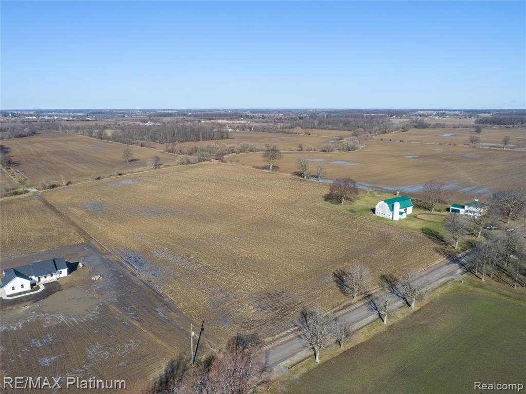 1136 South Nichols Road Flushing, MI 48433 - Photo 6 of 14