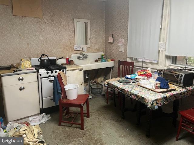 174 Gay Street Philadelphia, PA 19127 - Photo 6 of 7 a utility room with dryer and washer
