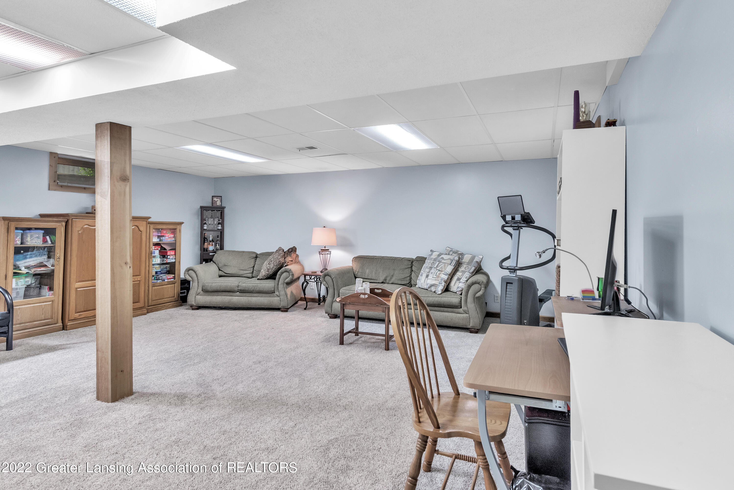 230 Williamsburg Road Lansing, MI 48917 - Photo 25 of 37 26-230-Williamsburg-Road-WindowStill-Rea