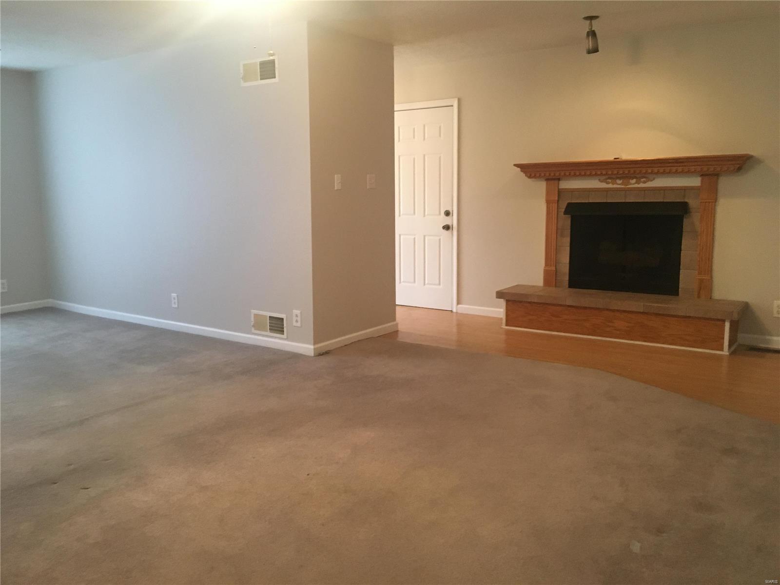 5803 Rabbit Run Drive St. Louis, MO 63129 - Photo 7 of 42 Gallery Image 7
