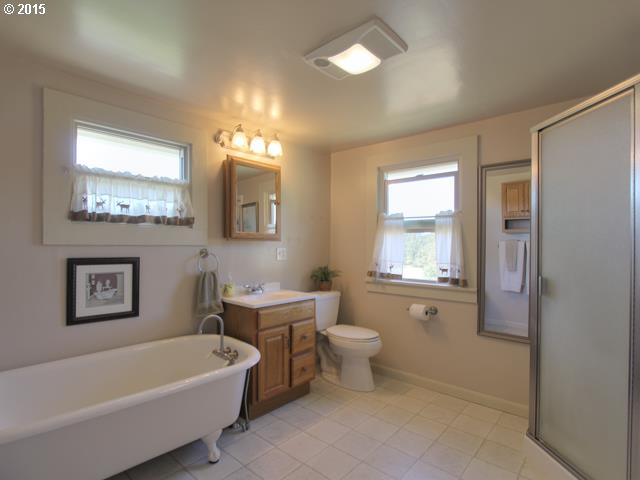 11271 Northwest Helvetia Road Hillsboro, OR 97124 - Photo 7 of 16 Gallery Image 7