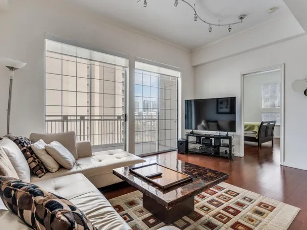 $422,000 | 3225 Turtle Creek Boulevard, Unit 709, Dallas, TX 75219