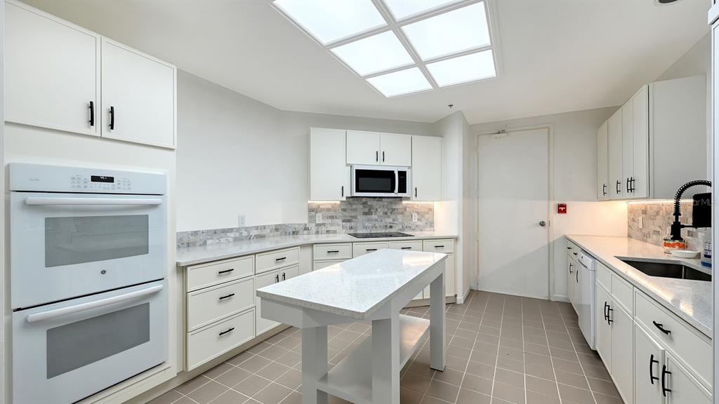 455 Longboat Club Road, Unit 707 Longboat Key, FL 34228 - Photo 66 of 69