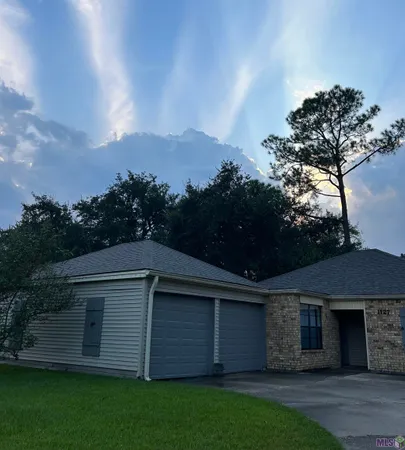 $1,800 | 1127 Brookhollow Drive, Baton Rouge, LA 70810
