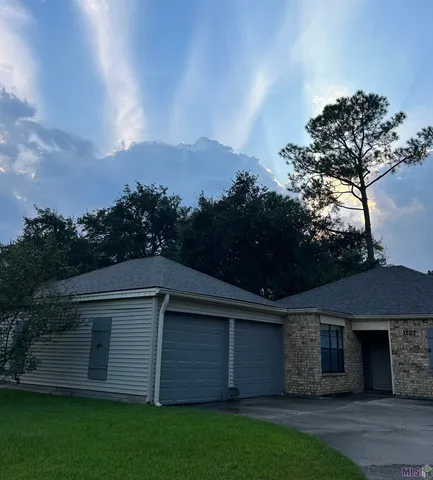 $1,800 | 1127 Brookhollow Drive, Baton Rouge, LA 70810