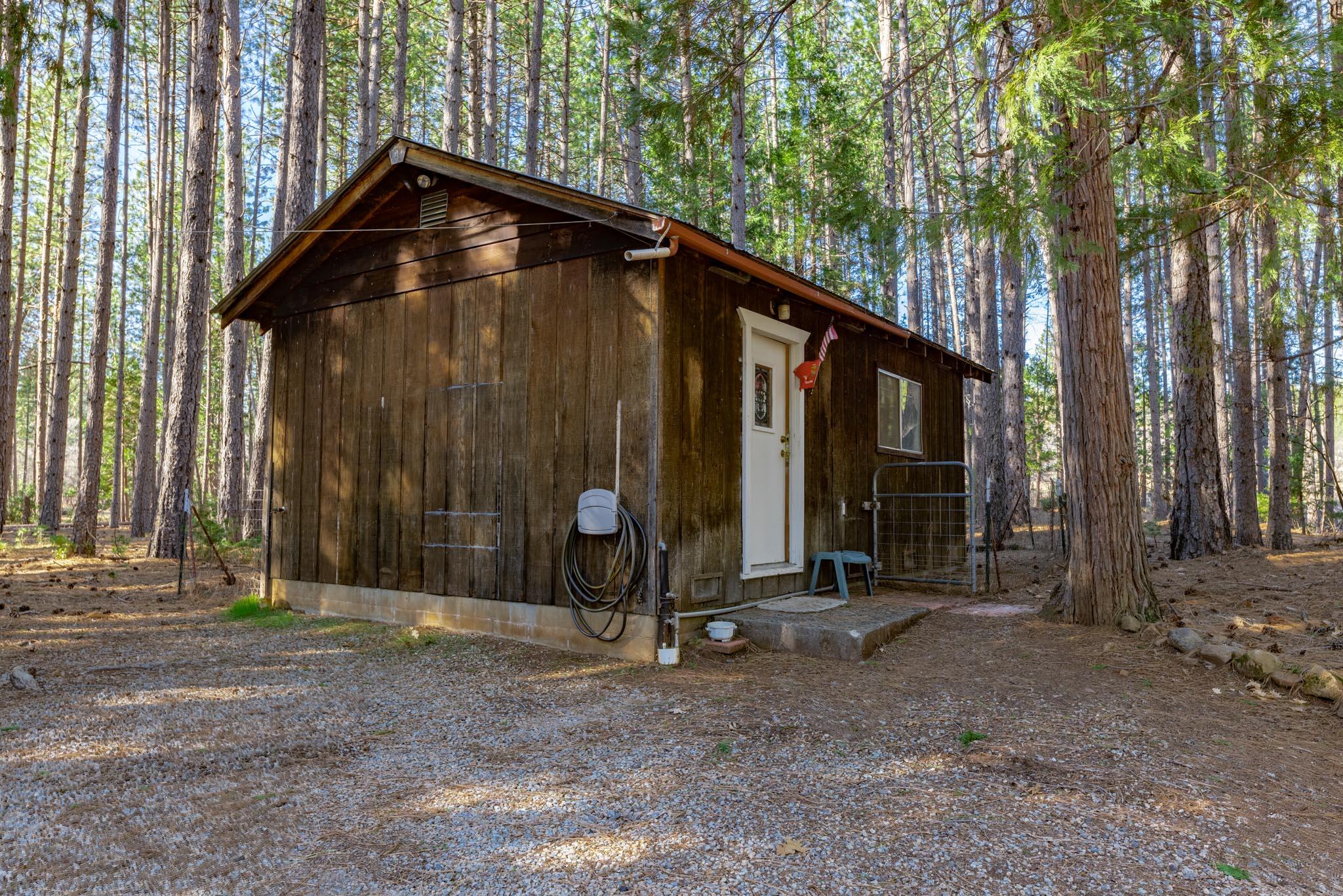 17010 Phillips Road Oak Run, CA 96069 - Photo 5 of 24 FE5A9941-HDR