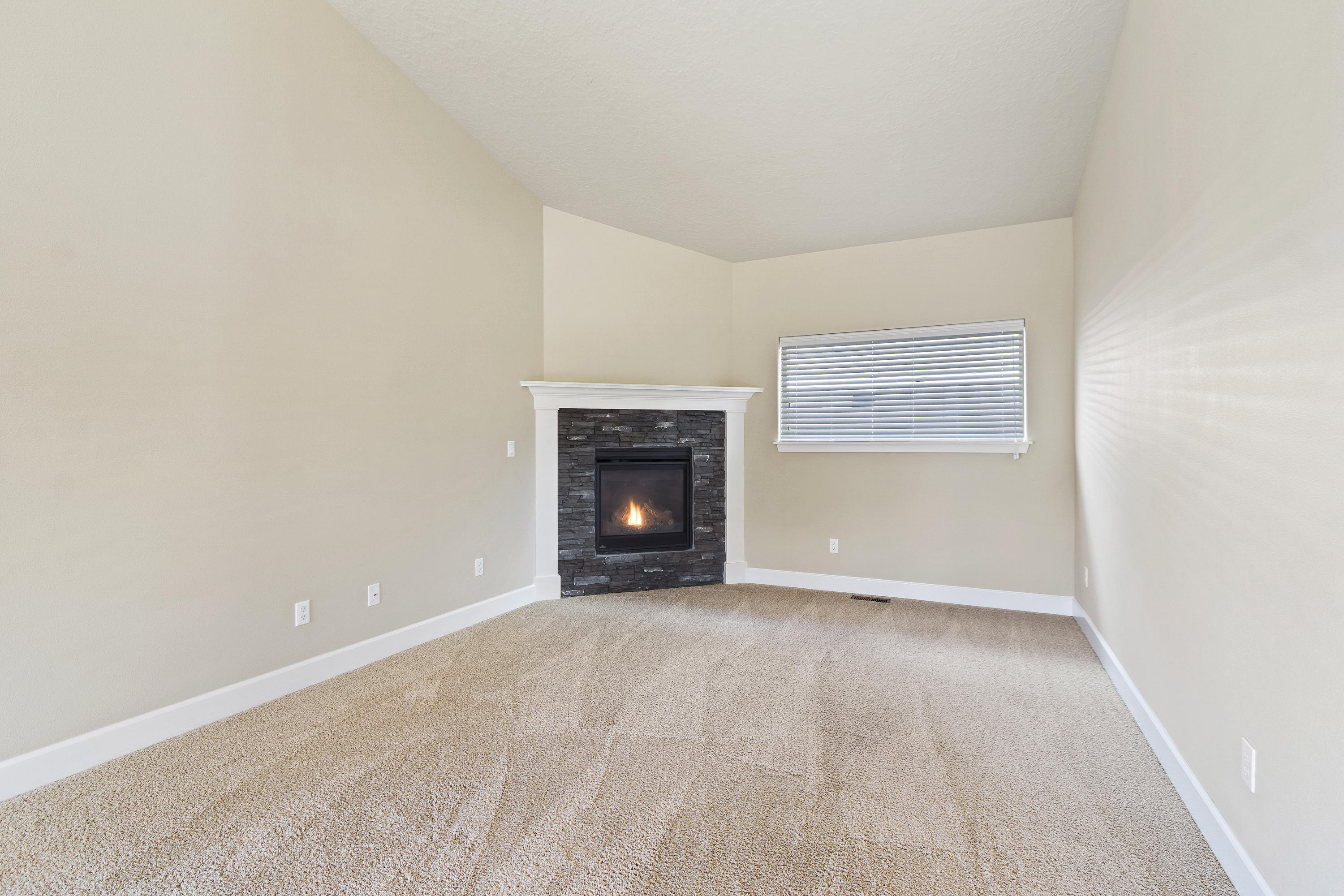62741 Hawkview Road Bend, OR 97701 - Photo 16 of 28 DSC06648