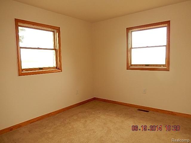 5594 Labo Road South Rockwood, MI 48179 - Photo 14 of 18 027.jpg