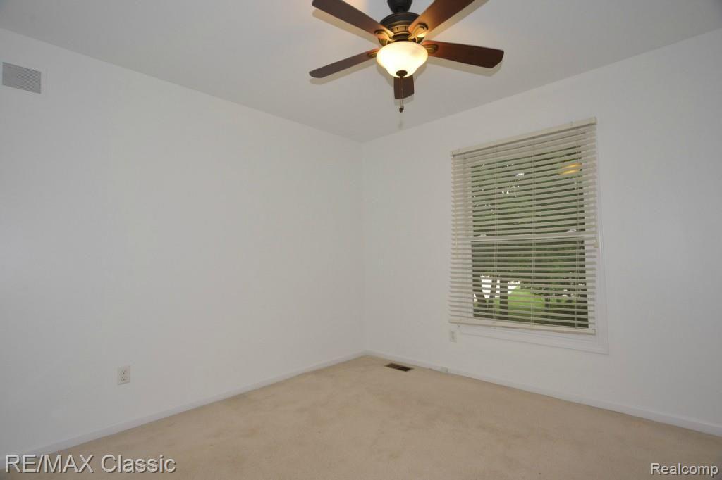 1184 Chesapeake Rochester, MI 48307 - Photo 30 of 36 31.jpg