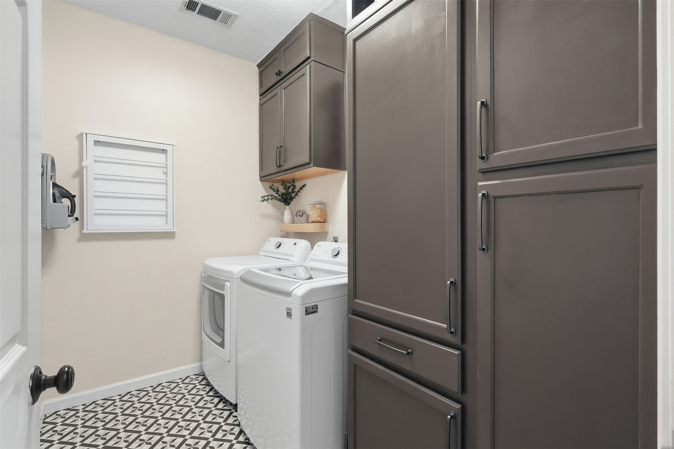 10 Raintree Place The Woodlands, TX 77381 - Photo 14 of 50