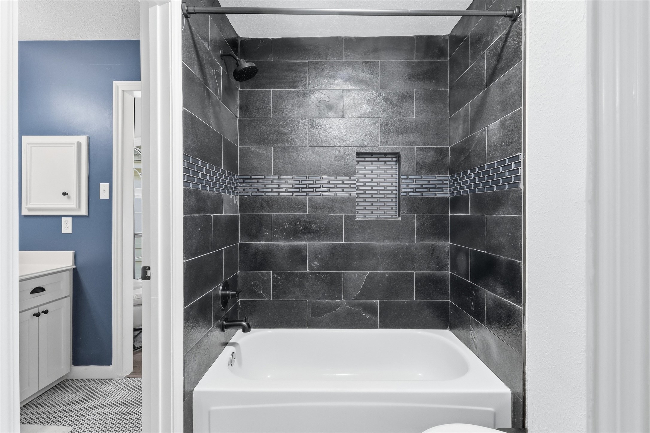 10 Raintree Place The Woodlands, TX 77381 - Photo 35 of 50