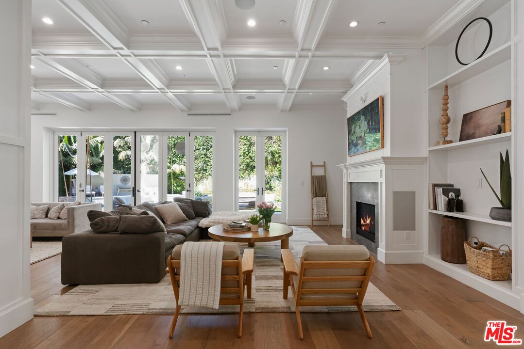 12090 Chalon Road Los Angeles, CA 90049 - Photo 9 of 47 Gallery Image 9