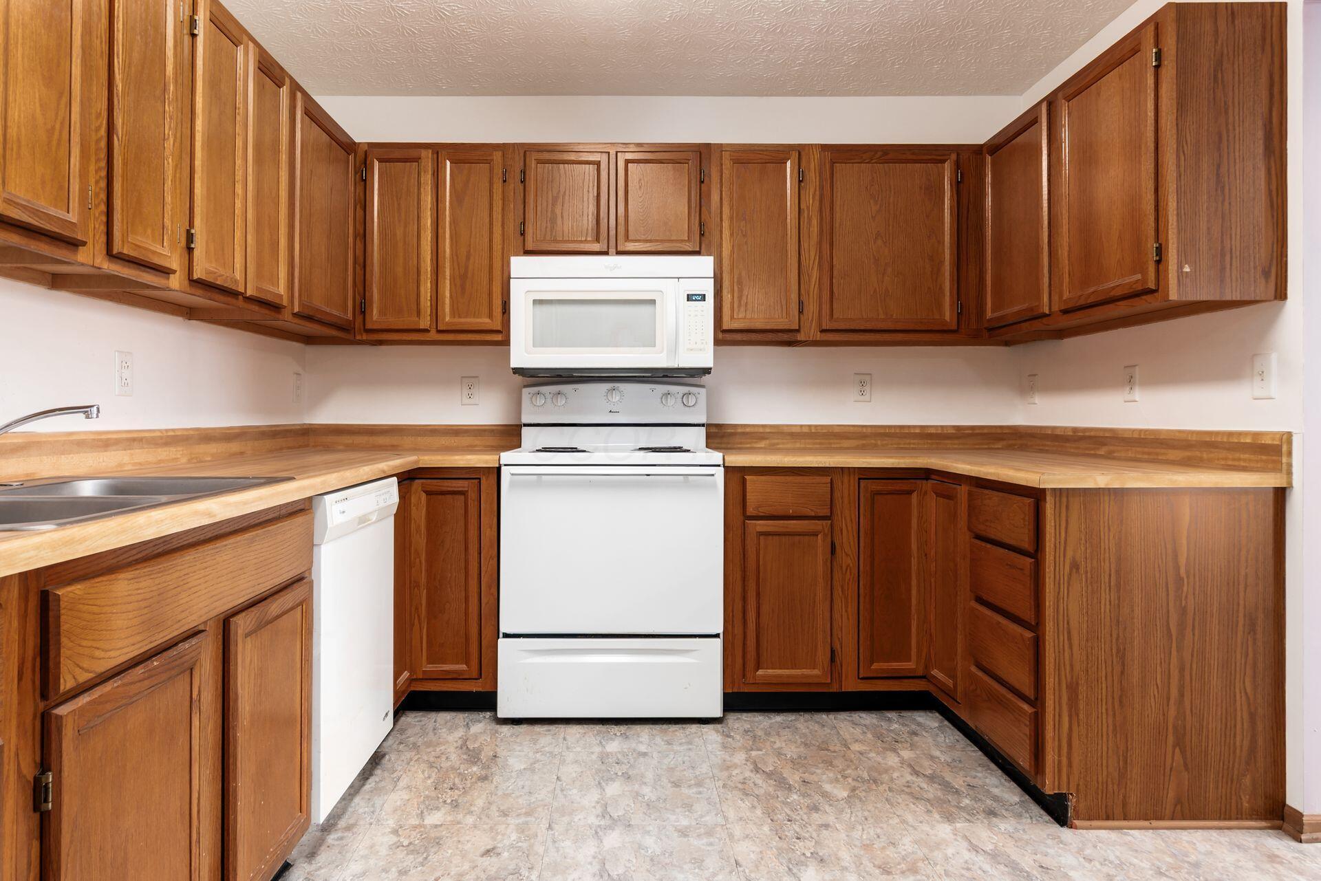 5885 Beechcroft Road, Unit 306 Columbus, OH 43229 - Photo 13 of 33 012_682_i 5885 Beechcroft 053