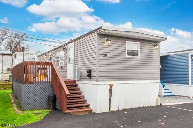 $70,000 | 39 Helen Drive, Moonachie, NJ 07074