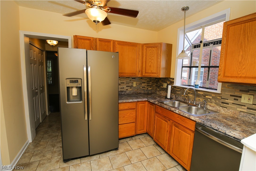 3262 Yorkshire Road Cleveland, OH 44118 - Photo 12 of 26 Gallery Image 12