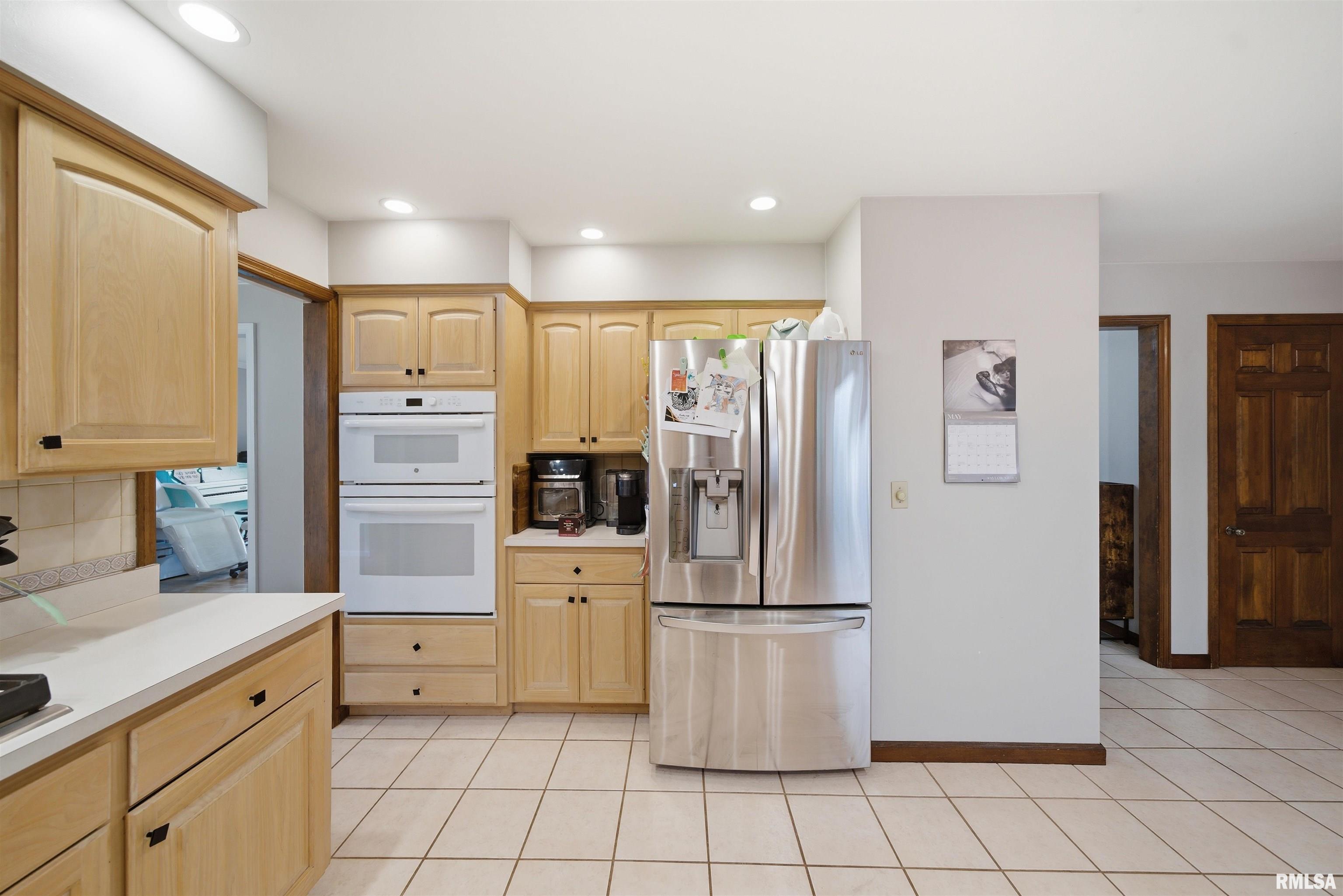 6421 North Jamestown Road Peoria, IL 61615 - Photo 16 of 72