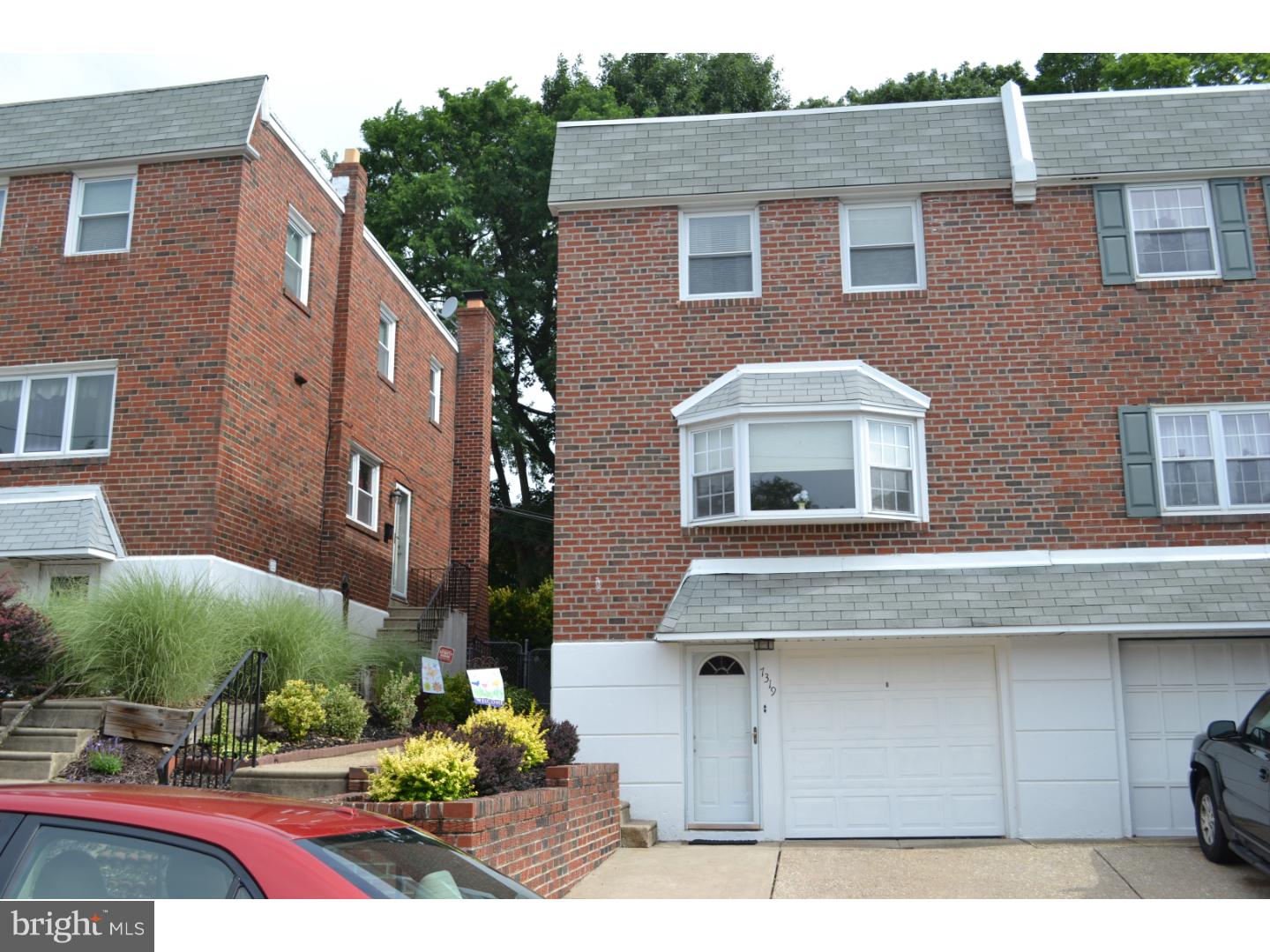 7319 Hill Road Philadelphia, PA 19128 - Photo 2 of 25 Gallery Image 2