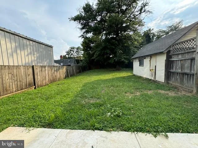 a front view of house with yard